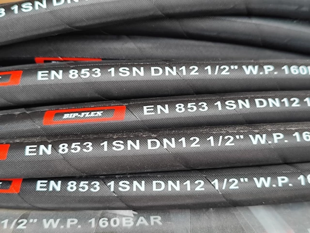 1SN BIP-FLEX egy acélbetétes hidraulika tömlők MSHA bevonattal
